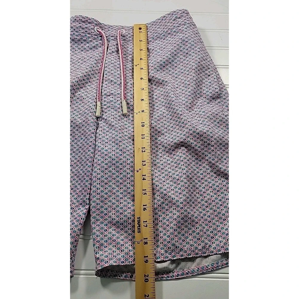 Johnnie-O Swim Trunks Performance Stretch W/ Pockets Mens Sz.‎ M, GEOMETRIC PINK